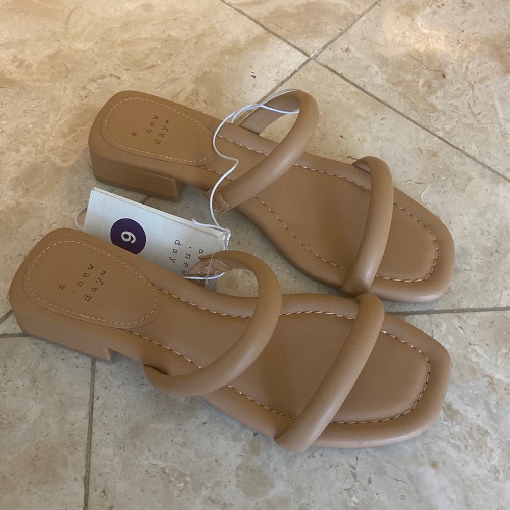 Small heeled sandals